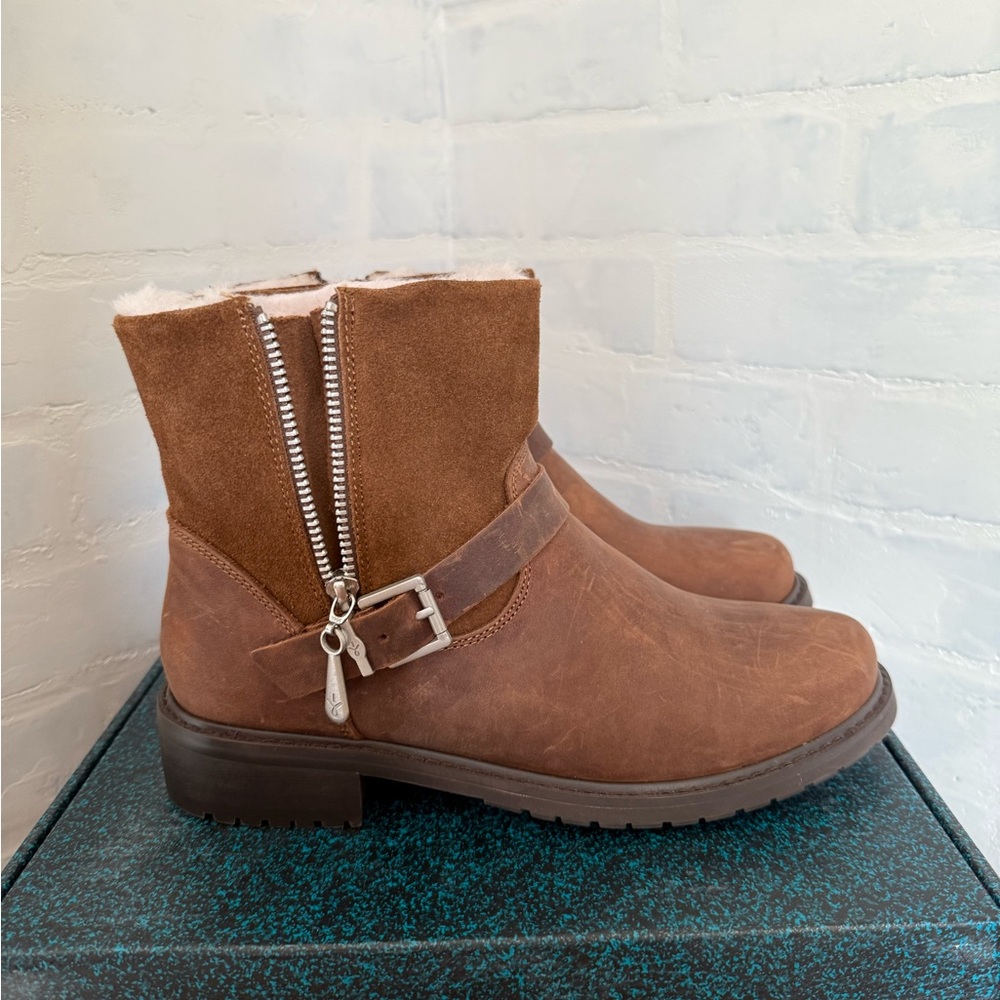 Emu Brown Ankle Boots with Zipper and Strap